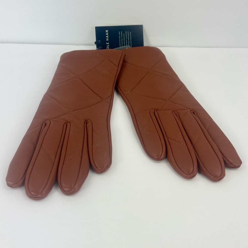 COLE HAAN QUILTED LADIES LEATHER GLOVES, MEDIUM SIZE, BRITISH TAN COLOR - Picture 7 of 11